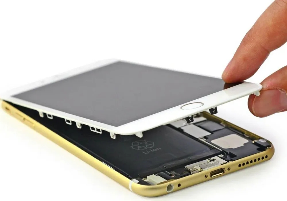 Apple Pièces Détachée : Guide Essentiel pour des Réparations iPhone de Qualité en Suisse